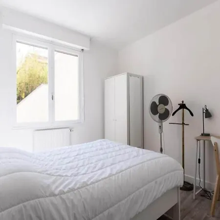 Apartment Bright Spacious T4 Near Beach And Center