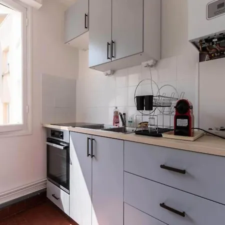 Apartment Bright Spacious T4 Near Beach And Center